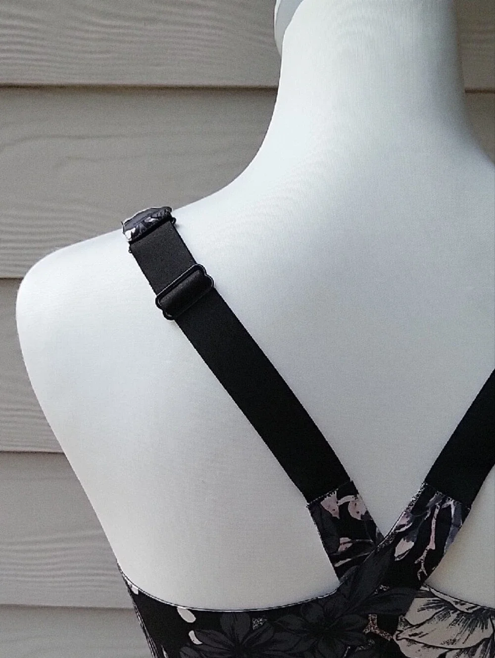 Victoria’s Secret Black Floral Leggings Size Large & Sports Bra Set 34DDD